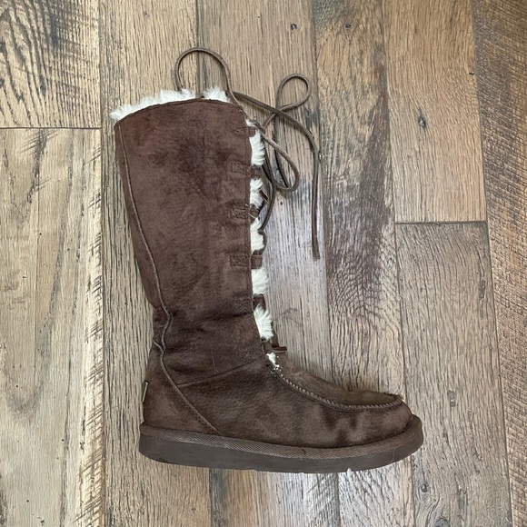 Ugg leather lace up Tall boots Wm 6 - Picture 2 of 10